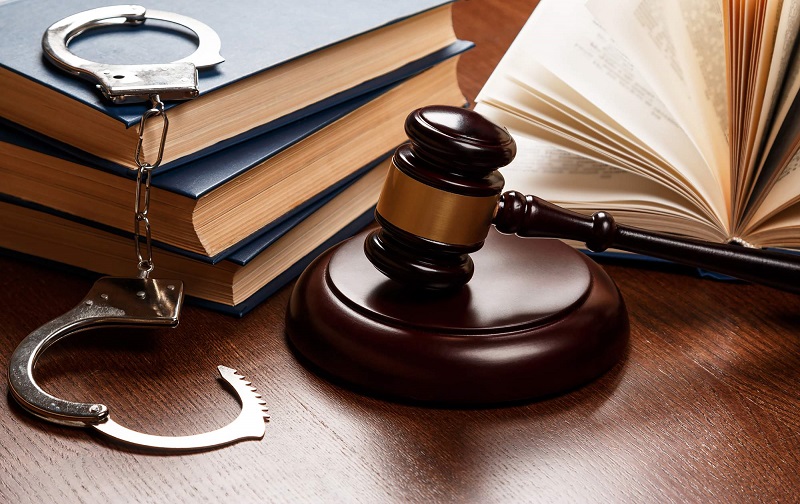 وکیل کیفری: دفاع تخصصی از حقوق متهمین در انواع جرایم